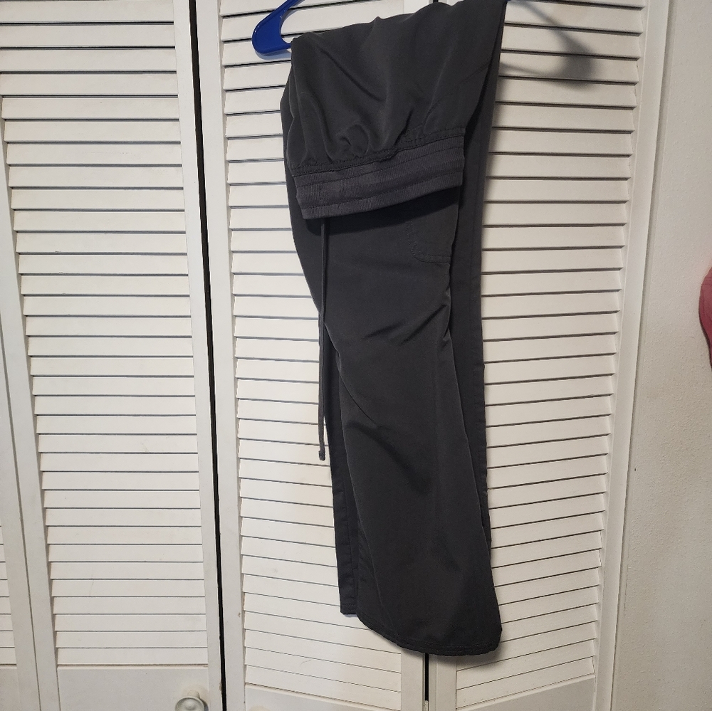 Scub bottoms size small
